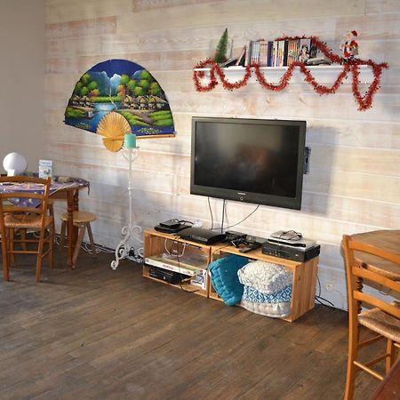 Appartement Grande Chambre Familiale Pour 2 A 5 Personnes à Chef-Boutonne Extérieur photo
